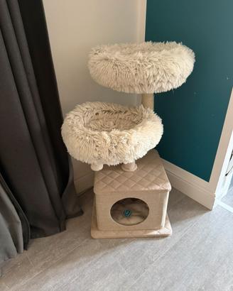 Tiragraffi per gatti con cuccia e piattaforme