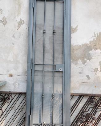grate con zanzariera per finestra