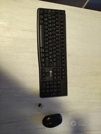 Tastiera e mouse wireless