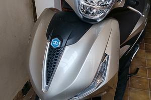 Scooter Beverly 300 hpe come nuovo