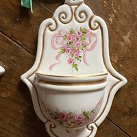 Acquasantiera con decorazioni in oro zecchino