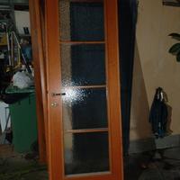 Porta con vetri smerigliati o opachi...