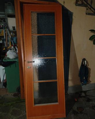 Porta con vetri smerigliati o opachi...