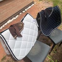 Due sottosella e cuffiette da cavallo