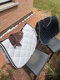 Due sottosella e cuffiette da cavallo