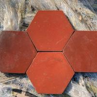 Antiche cementine esagonali rosse del 1900