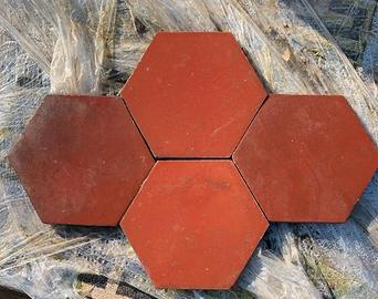 Antiche cementine esagonali rosse del 1900