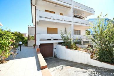 Villa bifamiliare su quattro livelli
