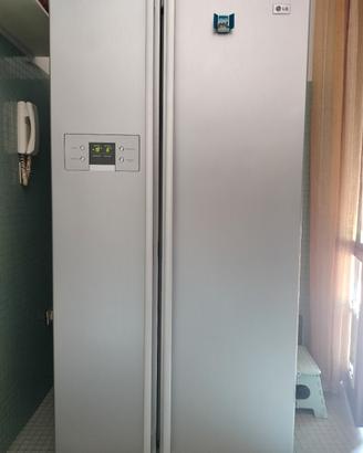 Frigorifero combinato -comgelatore a colonna