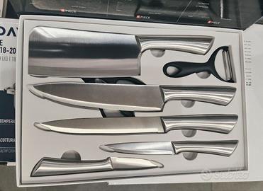 Set di coltelli in Acciaio Inox più accessori 