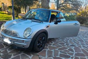 MINI R50: anno 2003, 187.000 km e GPL