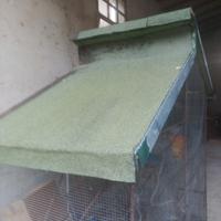 Voliera/gabbione per uccelli.