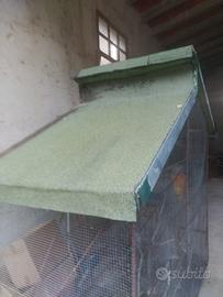 Voliera/gabbione per uccelli.