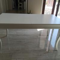 Tavolo bianco