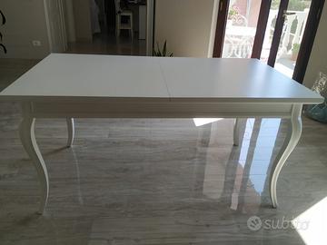 Tavolo bianco