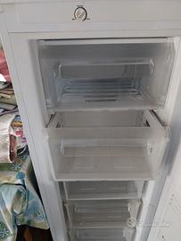 congelatore verticale a cassetti