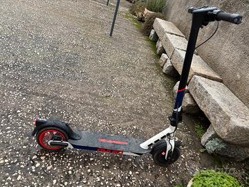 Monopattino elettrico aprilia