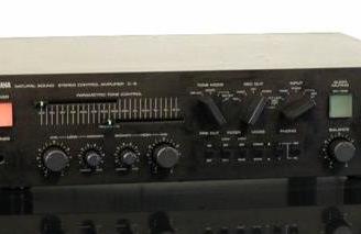 YAMAHA C-6 pre + YAMAHA M-4 finale 120 + 120 watt