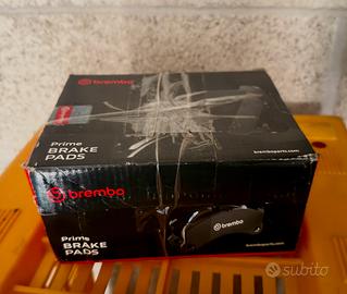 Pastiglie freno anteriori Brembo P 68 065 - Nuove