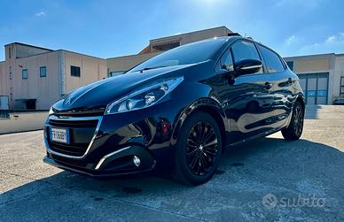 Peugeot 208 BlueHDi 75 5 porte Black Line