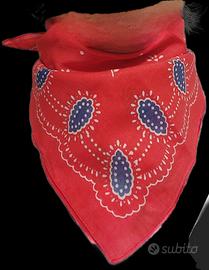 Bandana rossa e blu