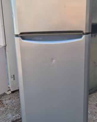 Frigorifero con comgelatore Indesit classe A