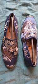 Mocassini di seta ricamata a mano e cuoio