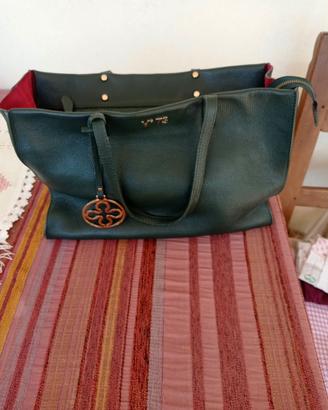 borsa di color verde scuro 