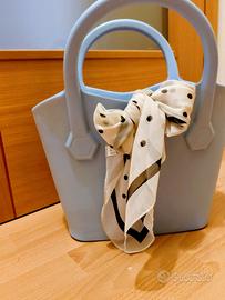 Borsa donna con foulard decorativo 