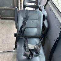 Sedili posteriori modulari per furgone