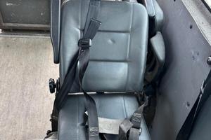 Sedili posteriori modulari per furgone