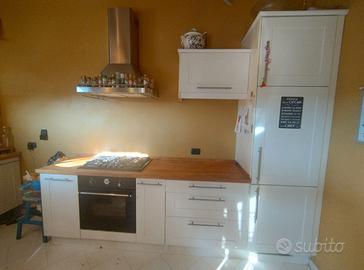 Cucina Ikea a tre blocchi