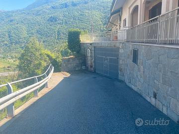 Ampio garage a Chatillon
