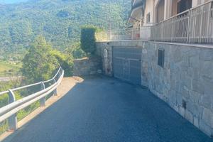 Ampio garage a Chatillon