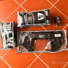 Guanti, guantini, casco e nastri Green Hill boxe