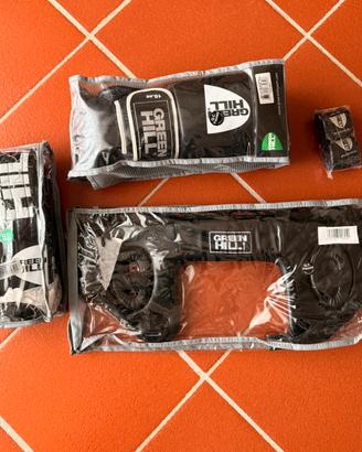 Guanti, guantini, casco e nastri Green Hill boxe