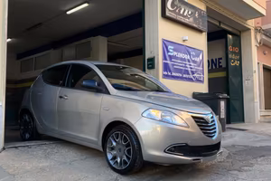 Lancia Ypsilon 1.2 69 CV 5 porte S&S Platinum