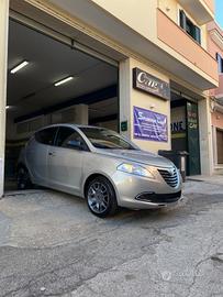 Lancia Ypsilon 1.2 69 CV 5 porte S&S Platinum