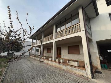 CASA INDIPENDENTE CON DUE UNITA' ABITATIVE, STA...