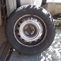 4 Pneumatici invernali 205 65 R15 con cerchio
