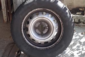 Gomme invernali 205 65 R15 con cerchio