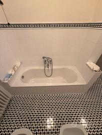 Vasca da bagno con rubinetteria cimoleta - 166cm