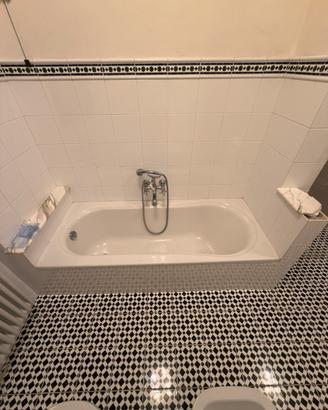 Vasca da bagno con rubinetteria cimoleta - 166cm