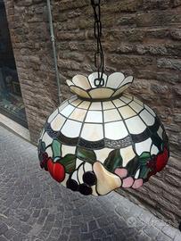 LAMPADARIO IN VETRO COLORATO TIFFANY.