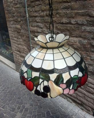 LAMPADARIO IN VETRO COLORATO TIFFANY.