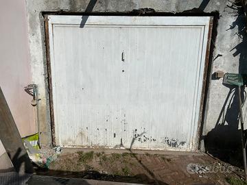 Porta basculante per box o magazzino