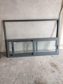 Finestra in alluminio 