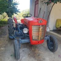 Trattore agricolo