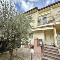 VILLA A SCHIERA A SAN GIOVANNI IN MARIGNANO