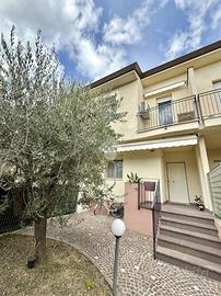 VILLA A SCHIERA A SAN GIOVANNI IN MARIGNANO